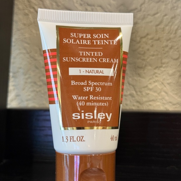 Sisley Paris Tinted Sunscreen SPF 30 - Picture 3 of 4